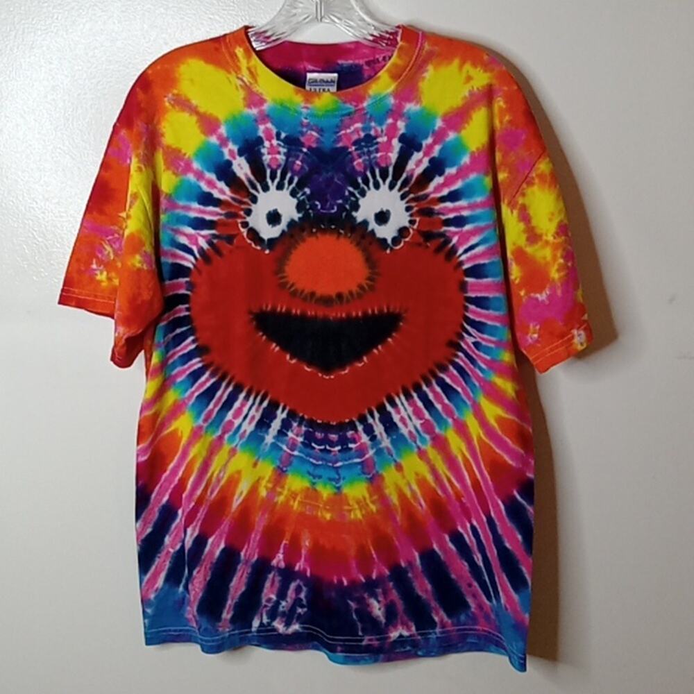 Vintage Gildan Women's Medium Elmo Tie Dye short sleeve T-shirt. Activewear
